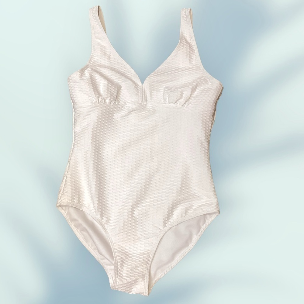 Baleaf White One Piece V Neck Textured Swimsuit,‎ Size 38